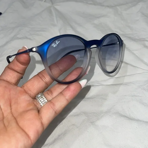 💙Sunglasses
Ray-Ban
RB-4243 - 6225/19 - Picture 3 of 15